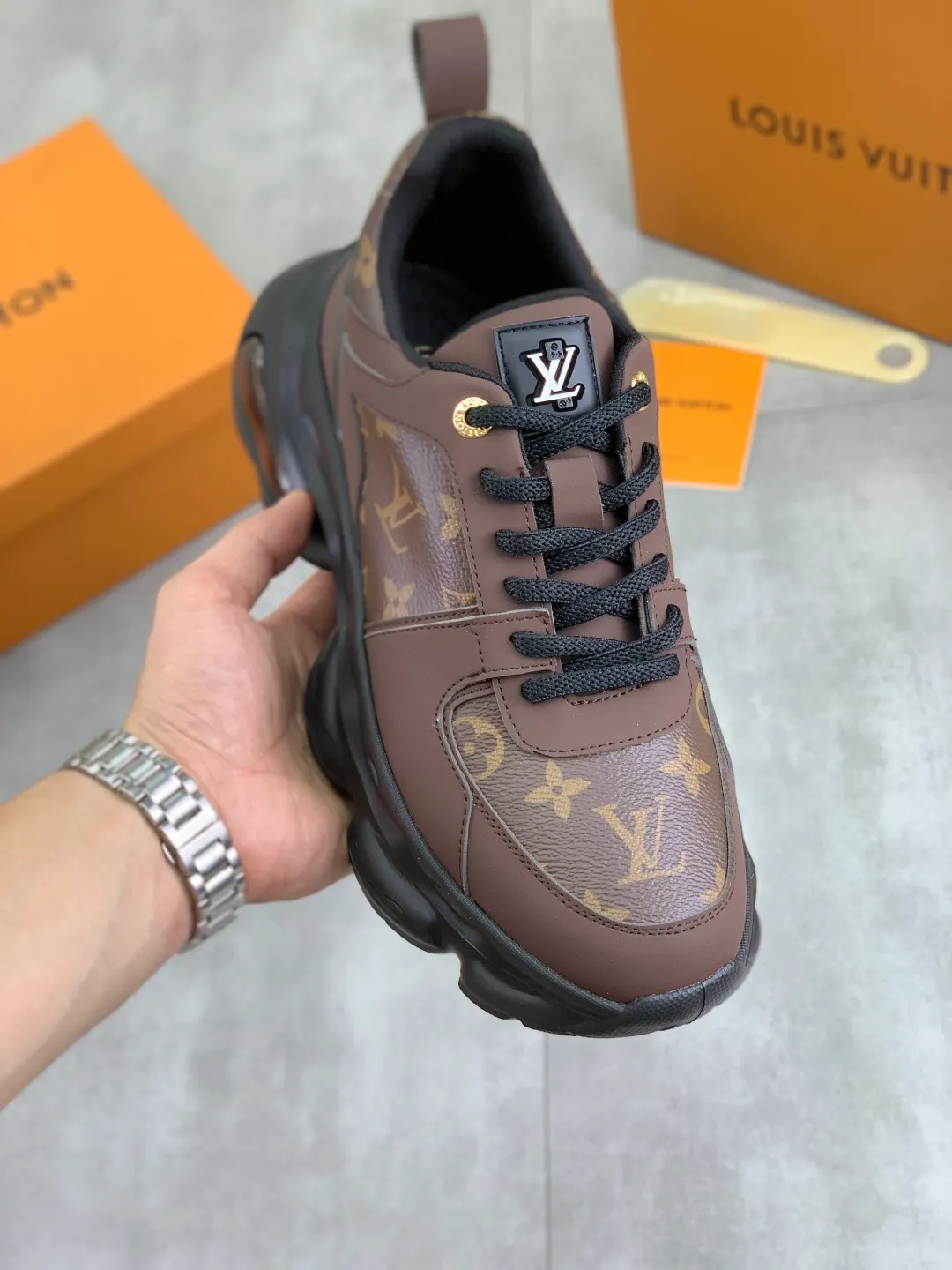 Men's men's shoes💰P440💰[New model]🆘[Louis Vuitton] LV official website latest model🎁casual and fashionable men's shoes👟hot style💥simple and elegant style, exclusive for trendy men. Unique official website latest brand elements👑original decoration, fashionable and generous, the fabric is made of original calfskin➕comfortable and breathable mesh lining➕pig skin lining ✅The official website specifies wear-resistant casual outsole, the classic model is taken in real life🎬Color: 5️⃣colors available😍Number of codes: 38-44 (45 46 customized)